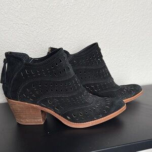 Sofft Westwood II Black Suede Ankle Boots
